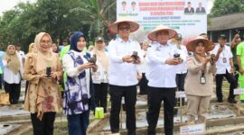 Wakil Wali Kota Tanjungbalai Bersama Ketua TP-PKK Hadiri Launching Kampus Mandiri Pangan dan Gerakan Tanam Serentak Cabai Sumut di Polbangtan Kementan Medan.(Dok-Foto)