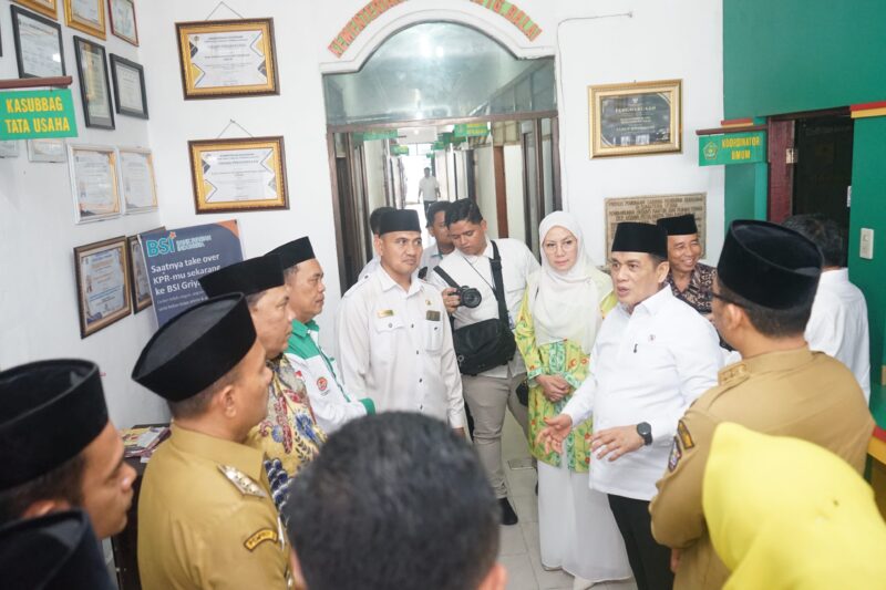 Wamenag Romo Syafi’i Sambangi Kantor Kemenag Tanjungbalai Bersama Wali Kota Mahyaruddin Salim.(Dok-Foto)