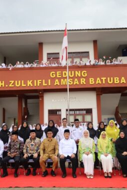 Dampingi Wakil Menteri Agama RI Kunjungi MTsN 2 Kota Tanjungbalai Beri Motivasi Para Siswa Siap Menjadi Generasi EMAS Indonesia