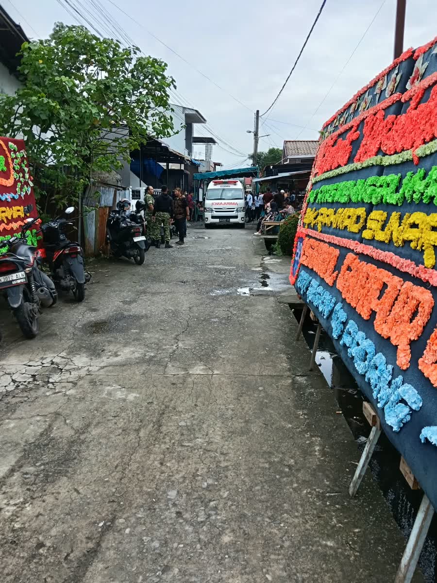 Dua Jalan Sekaligus Tertutup, Warga Seroja 1 Medan Sunggal Terjebak Tak Bisa Melintas