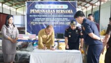 Wali Kota Tanjungbalai Hadiri Pemusnahan Bersama (BMMN) dan Barang Bukti Yang Berkekuatan Hukum Tetap oleh Bea dan Cukai serta Kejari.(Dok-Foto)
