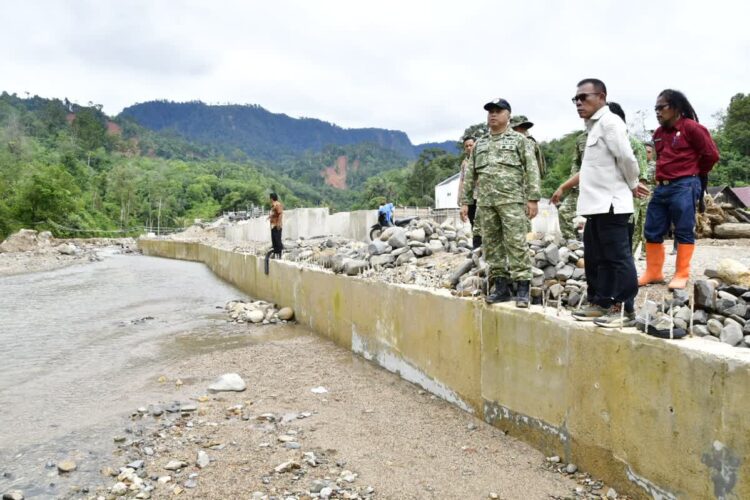 Bupati Tapanuli Tengah dan Satgas PRR Pusat Tinjau Percepatan Rehabilitasi Pascabencana di Kecamatan Tukka