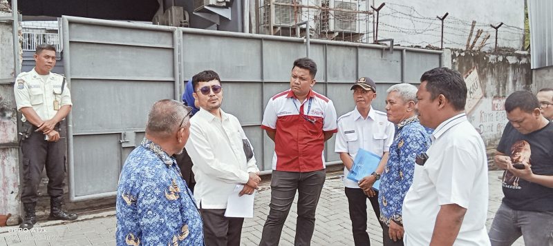 Sekretaris Komisi C DPRD Asahan Didampingi OPD Melakukan Peninjauan di Pelita Service Terkait Adanya Penutupan Akses Jalan (Fhoto dok)