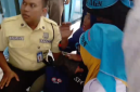 Pendemo Perempuan jatuh pingsan di kantor Cabang BRI Cabang Medan (Dok-Foto)