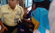 Aksi Demo Ricuh di BRI Iskandar Muda Medan Makan Korban, Pendemo Perempuan Jatuh Pingsan