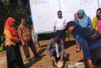 Peletakan batu pertama. Fasilitas Pendidikan berlokasi di Jalan Jendral Sudirman, Kelurahan Aek Parombunan, Kecamatan Sibolga Selatan (Dok-Poto)