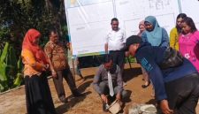Peletakan batu pertama. Fasilitas Pendidikan berlokasi di Jalan Jendral Sudirman, Kelurahan Aek Parombunan, Kecamatan Sibolga Selatan (Dok-Poto)