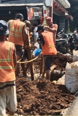 Perumda Tirta Jaya Mandiri Perkuat Layanan Air Bersih Melalui Pemasangan Jaringan Pipa Jalur Cikidang
