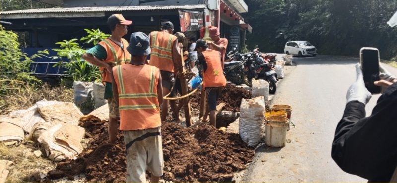 Perumda Tirta Jaya Mandiri Perkuat Layanan Air Bersih Melalui Pemasangan Jaringan Pipa Jalur Cikidang. (Dok-Foto) 