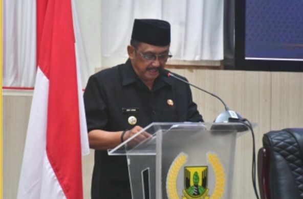 RAPAT PARIPURNA, BUPATI SUKABUMI SAMPAIKAN PENDAPAT TERHADAP PENJELASAN DPRD ATAS TIGA RAPERDA(Dok-Foto) 