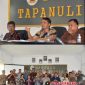 Kepala Dinas Komunikasi dan Informatika (Kominfo) Kabupaten Tapanuli Tengah (Tapteng), Budi Joniar H. Siahaan, SE, MM, didampingi Kepala Badan Pusat Statistik (BPS) Kabupaten Tapanuli Tengah, Akhirul Miswar, ME Nasution (Dok-Poto)