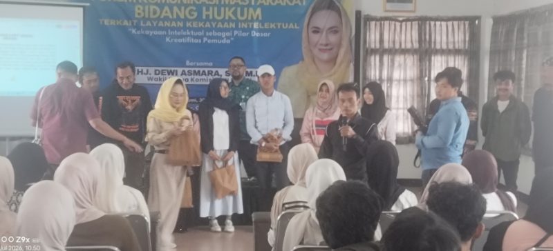 Forum Komunikasi Masyarakat Bidang Hukum Digelar di Aula BK3D, Warga Antusias Ikuti Sosialisasi( Dok-Foto)