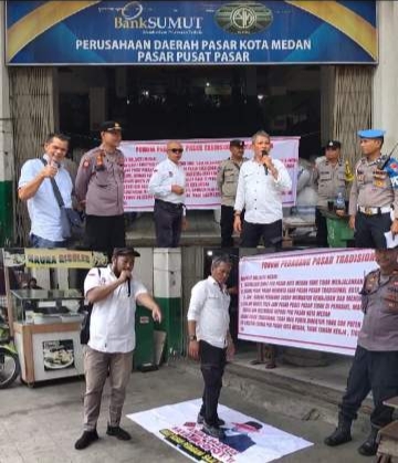 Aksi Demo Jild 2, Jika Tidak Segera Diperbaiki Sarpras, Pedagang Pasar Pusat Pasar Medan Bakal Tunda Bayar Kontribusi (Dok-Foto)