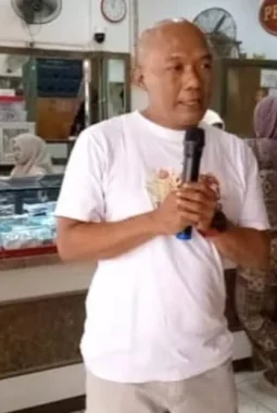 Koordinator Pasar Cibadak, Membuka Acara HUT RI Ke-81 Dan Pemotongan Tumpeng