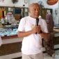 Koordinator Pasar Cibadak menyampaikan sambutan saat acara HUT RI ke-81 dan pemotongan tumpeng di pasar.