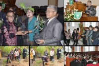 Masinton Pasaribu, S.H., M.H., bersama Ephorus HKBP, Pdt. Dr. Victor Tinambunan, M.S.T dan Pimpinan Pusat HKBP melakukan penanaman pohon serta menyerahkan ribuan bibit tanaman produktif dan konservasi secara simbolis kepada perwakilan Resort-Resort HKBP (Dok-Poto)
