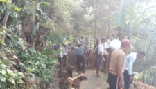 Gerak Cepat Kades Yudi Guntara Bersama Warga Tangani Kerusakan Irigasi di Kampung Kaladi.(Dok-Foto)