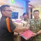 Oditurat Militer II-07 Jakarta menyerahkan berkas perkara sekaligus barang bukti (di dalam kardus berwarna cokelat) dalam kasus dugaan penganiayaan terhadap aktivis Komisi untuk Orang Hilang dan Korban Tindak Kekerasan aktifis KontraS (Dok-Foto)