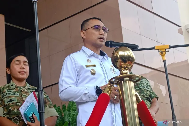 Kepala Pengadilan Militer II-08 Jakarta Kolonel Chk Fredy Ferdian Isnartanto memberikan keterangan usai penyerahan berkas dan bukti dalam kasus dugaan penganiayaan terhadap aktivis Komisi untuk Orang Hilang dan Korban Tindak Kekerasan (Dok-Foto)