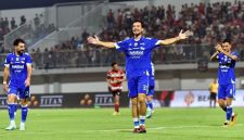Saat para pemain dan Bobotoh merayakan keberhasilan Persib menjadi juara, gelandang naturalisasi asal Belanda itu justru tidak terlihat dalam momen selebrasi. (Dok-Foto)