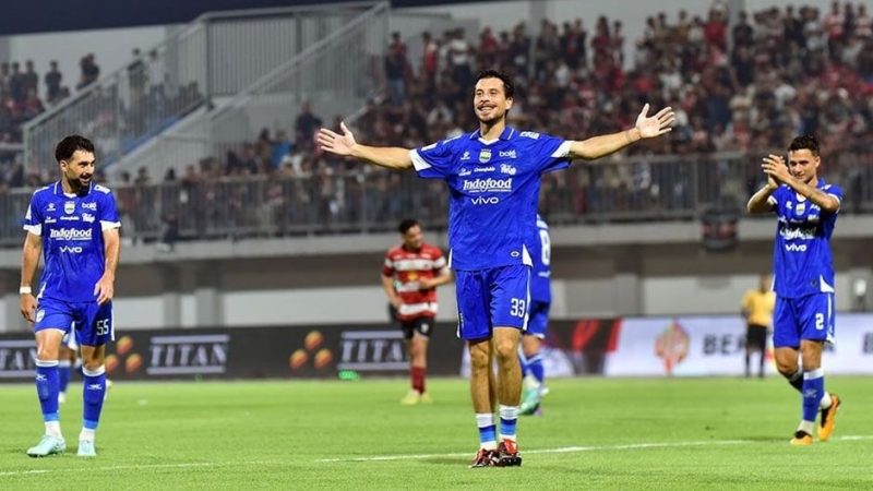 Saat para pemain dan Bobotoh merayakan keberhasilan Persib menjadi juara, gelandang naturalisasi asal Belanda itu justru tidak terlihat dalam momen selebrasi. (Dok-Foto)