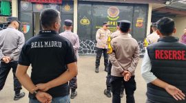 jajaran Polsek Cikalongwetan Polres Cimahi melaksanakan kegiatan pengamanan di Rumah Ibadah Shalom Pantekosta ( Dok- Foto) 