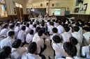 Polsek Cikalongwetan Polres Cimahi melaksanakan kegiatan Police Goes To School di SMP dan SMA IT Daarul Azkia ( Dok - Foto ).