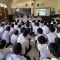Polsek Cikalongwetan Polres Cimahi melaksanakan kegiatan Police Goes To School di SMP dan SMA IT Daarul Azkia ( Dok - Foto ).