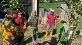 Dansatgas Citarum Harum, Kolonel Infanteri Yanto Kusno Hendarto, S.H., saat melaksanakan peninjauan, ( Dok - Foto )