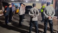 Kapolsek Cikalong Wetan pimpin apel ( Dok - Foto )
