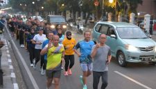 Kapolda Jawa Barat, Irjen Pol Rudi Setiawan, menggelar kegiatan lari bersama, ( Dok - Foto )