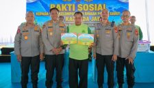 Kapolda Jawa Barat Irjen Pol Rudi Setiawan melakukan kunjungan kerja ke Kampung Cikahuripan, ( Dok - Foto )