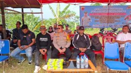  Kapolsek Cikalong Wetan dalam pembukaan Sepak Bola Bhayangkara Cup Antar RW se-Desa Mekarjaya, ( Dok - Foto )