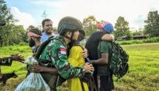 Yonif 410/Alugoro Berhasil Merebut Hati 37 OPM Kembali ke NKRI, ( Dok - Foto )
‎