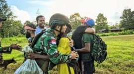 Yonif 410/Alugoro Berhasil Merebut Hati 37 OPM Kembali ke NKRI, ( Dok - Foto )
‎
