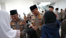 Wakapolri Berbagi Kebahagiaan Bersama Anak-Anak Yatim, ( Dok - Foto )