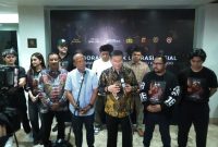 Kapolda Jabar bersama para pelaku seni, ( Dok - Foto )