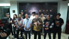 Kapolda Jabar bersama para pelaku seni, ( Dok - Foto )