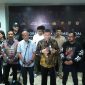 Kapolda Jabar bersama para pelaku seni, ( Dok - Foto )