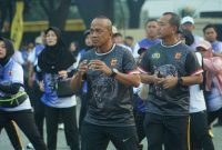 Komjen Pol. Rudi Setiawan, S.I.K., S.H., M.H., dalam kegiatan olahraga bersama, ( Dok - Foto )