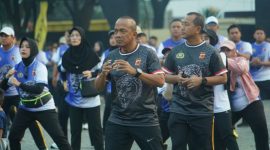 Komjen Pol. Rudi Setiawan, S.I.K., S.H., M.H., dalam kegiatan olahraga bersama, ( Dok - Foto )