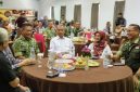 Pangdam III/Siliwangi Mayor Jenderal TNI Kosasih, S.E., M.M.,bersama para pengusaha, ( Dok - Foto)