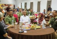 Pangdam III/Siliwangi Mayor Jenderal TNI Kosasih, S.E., M.M.,bersama para pengusaha, ( Dok - Foto)
