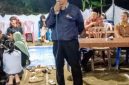 Kades Buayan Suparno saat sambutan di acara penutupan gebyar Suran 
