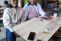 Pembina Jaringan Advokasi Rakyat Indonesia serta pembina Kantor Hukum Jurnal Keadilan, Edi Sutiyo bersama korban, ( Dok - Foto )