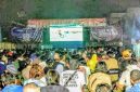 Ribuan penonton nonton bareng memadati lapangan Halim Perdanakusuma Jakarta ,( Dok - Foto )