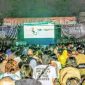 Ribuan penonton nonton bareng memadati lapangan Halim Perdanakusuma Jakarta ,( Dok - Foto )