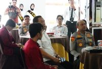 Kepala Kepolisian Daerah Jawa Barat Irjen Pol Pipit Rismanto bersama mahasiswa, ( Dok - Foto )
