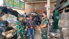 Komandan Satuan Tugas (Dansatgas) Citarum Harum, Kolonel Inf. Yanto Kusno Hendarto, S.H., meninjau langsung fasilitas Mesin Olah Runtah (Motah) 6 dan 69 yang berlokasi di Kelurahan Cigondewah Kaler, ( Dok - Foto )