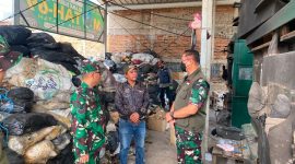 Komandan Satuan Tugas (Dansatgas) Citarum Harum, Kolonel Inf. Yanto Kusno Hendarto, S.H., meninjau langsung fasilitas Mesin Olah Runtah (Motah) 6 dan 69 yang berlokasi di Kelurahan Cigondewah Kaler, ( Dok - Foto )